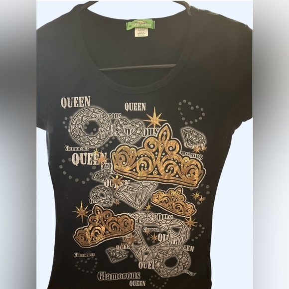 Edelweiss Tops - Y2K Edelweiss  “Glamorous Queen” Graphic Tee | Black | Small